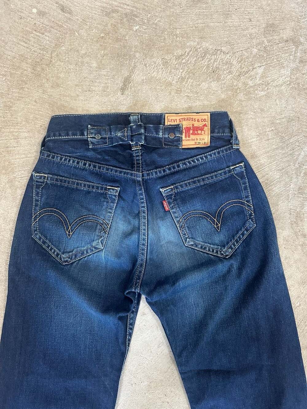 Vintage Levi's 902 Buckle Back Dark Wash Denim Jeans Size 29x31 made in Japan